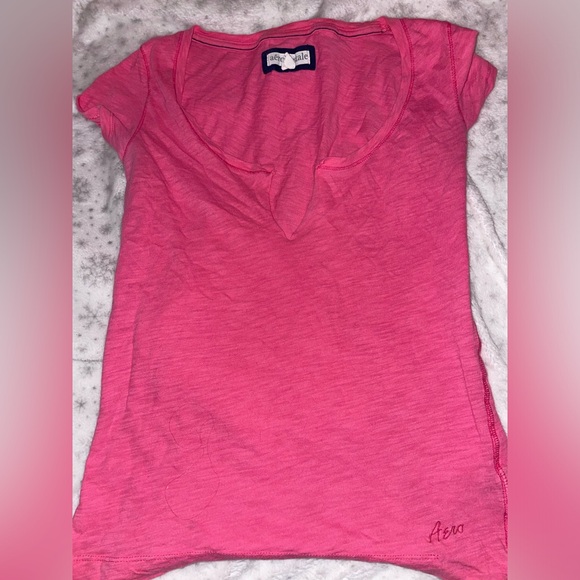 Aeropostale Tops - Aeropostale low cut pink t shirt S/P